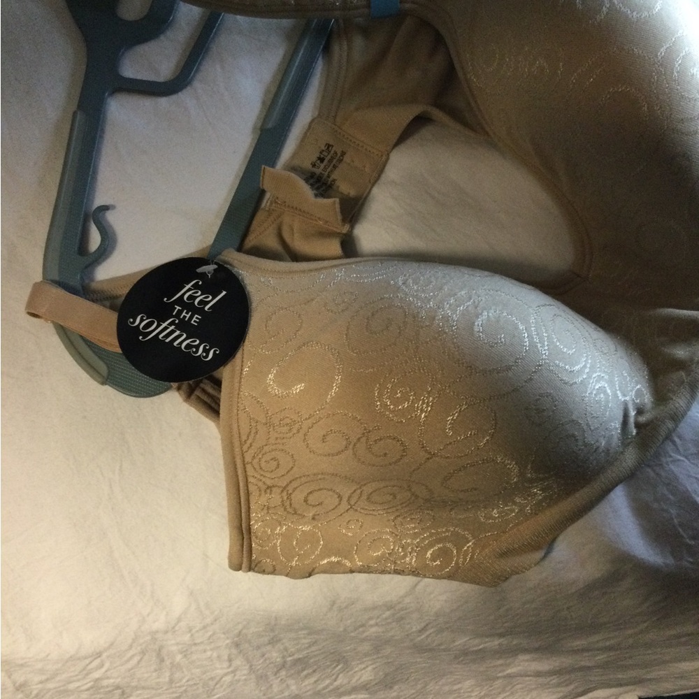 Bali 38C never worn no underwire bra